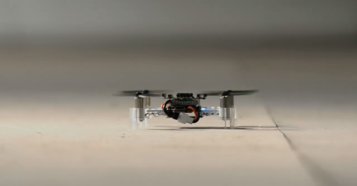 1572794682-onderzoekers-dronezwerm-insecten-programmeren-tudelft-radbout-drones-2019-1.png