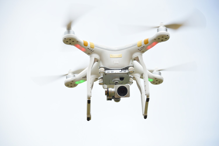 Hovenier gebruikt drone voor tuinontwerpen