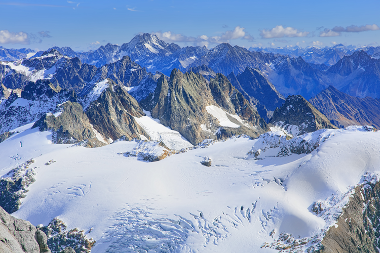 Drone filmt Mt. Titlis in de Zwitserse Alpen