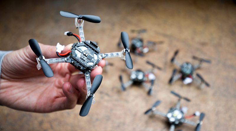 Nederlandse onderzoekers experimenteren met autonome dronezwermen