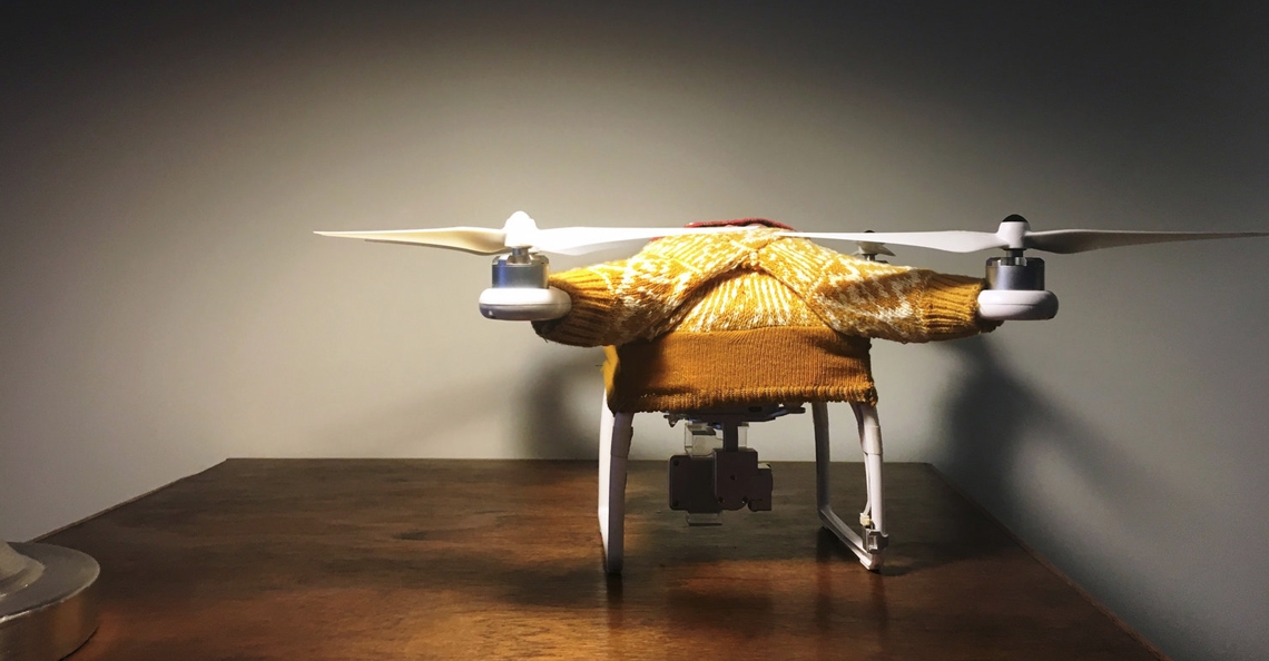 1482835207-drone-sweater-quadcopter-verenigde-staten-amerika-ontwerpster-danielle-baskin-2016.jpg